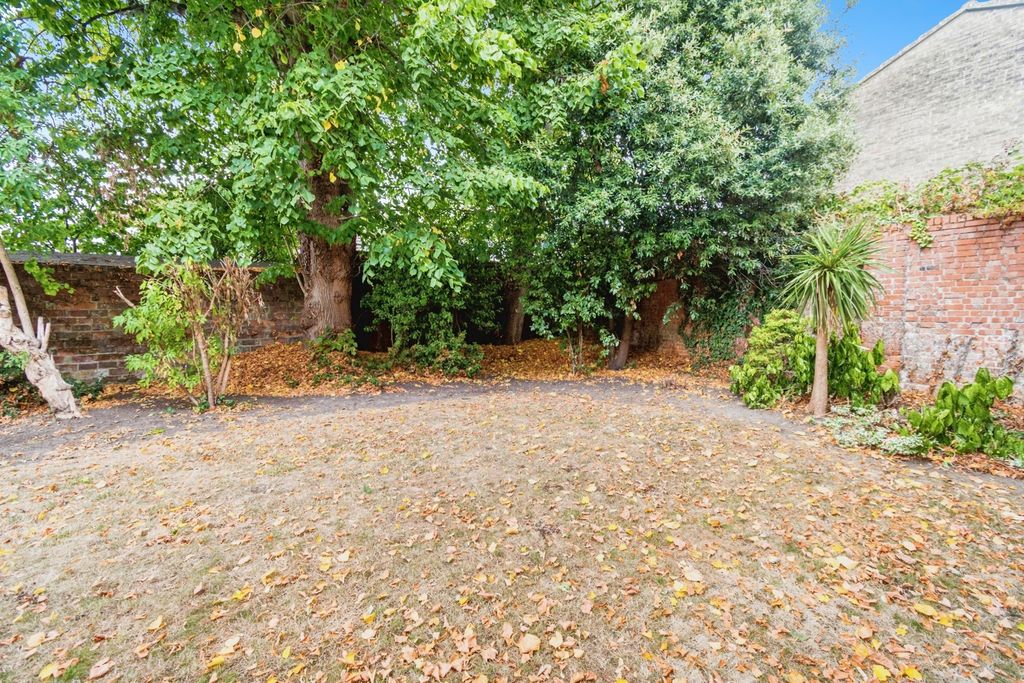 Property photo 3 of 17 Photo