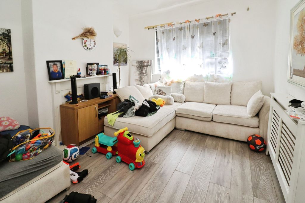 Property photo 3 of 9