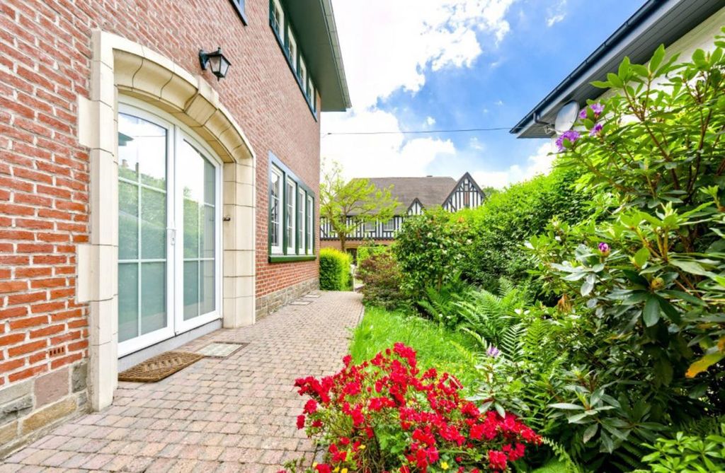 Property photo 3 of 18