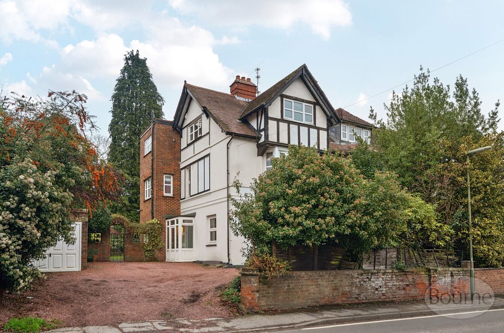 Property photo 1 of 24 E8482390-56cc-43F...