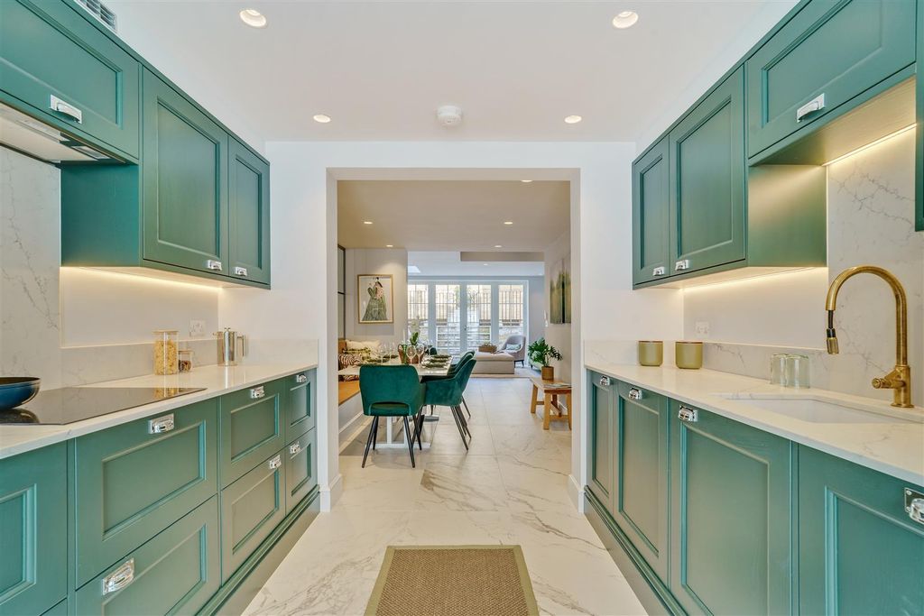 Property photo 3 of 20 Hazleburyroad55-18.Jpg