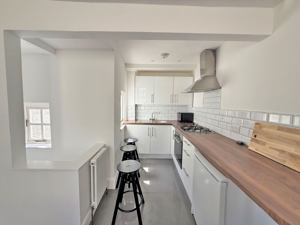 Property photo 2 of 13 9