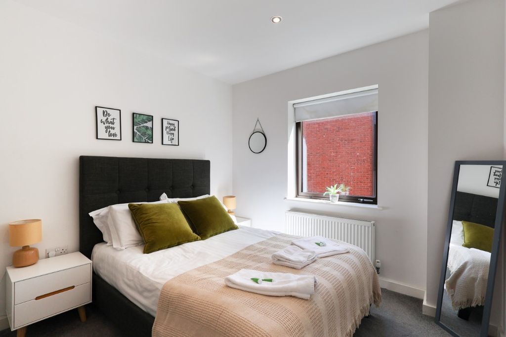 Property photo 3 of 6 Bedroom Photo Vonder