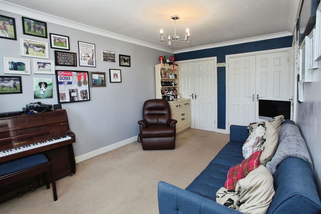 Property photo 3 of 21