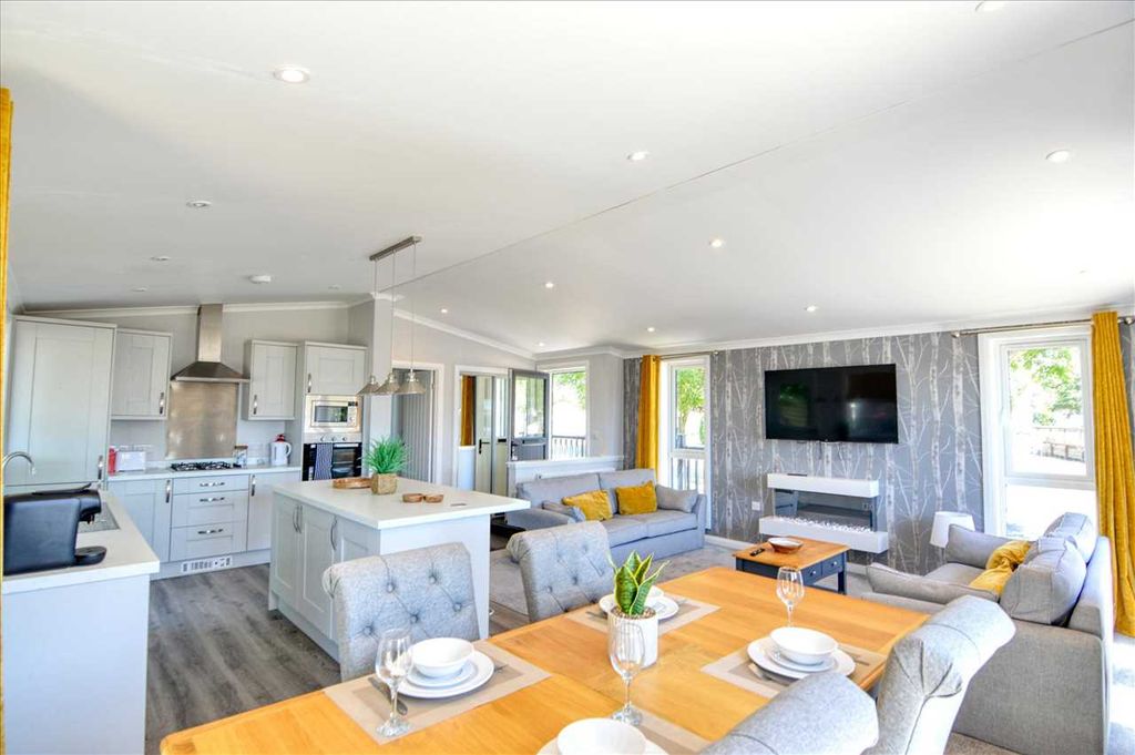 Property photo 1 of 8 Main Picture