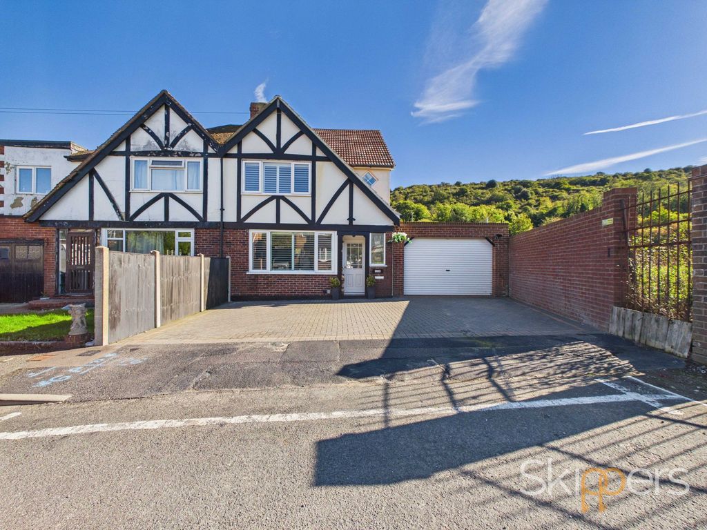 Property photo 1 of 32