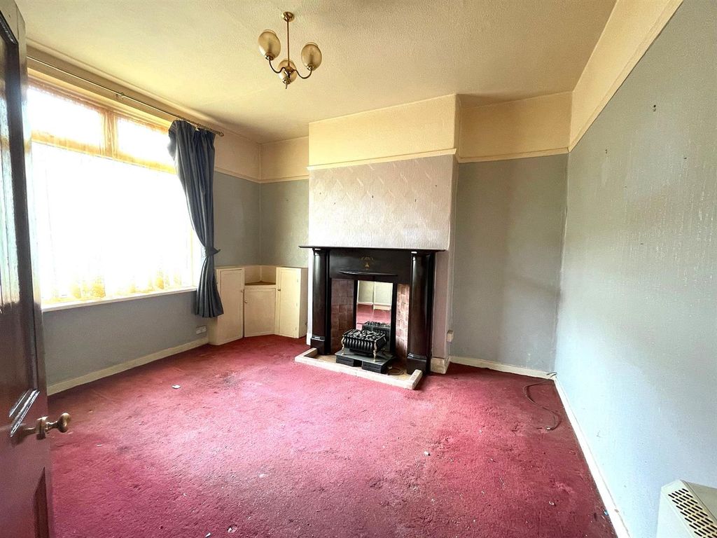 Property photo 3 of 10 Lounge.Jpg