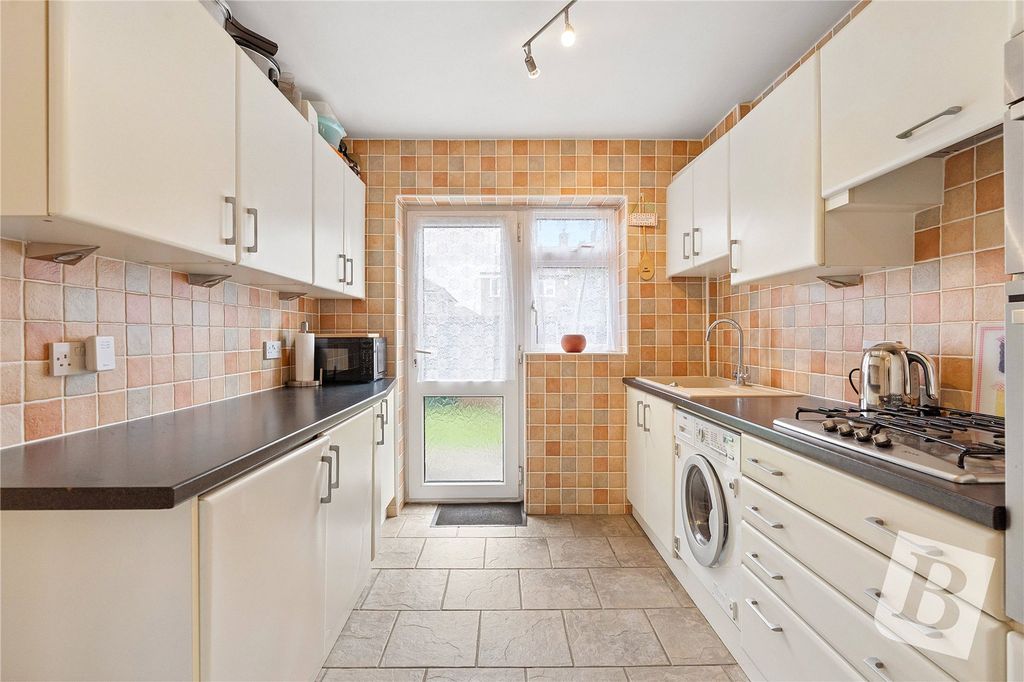 Property photo 2 of 20 Kitchen