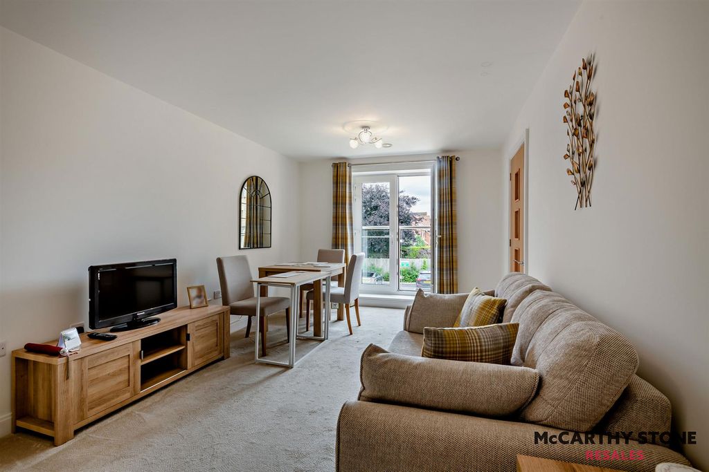Property photo 2 of 22 8611364-Interior04-800.Jpg