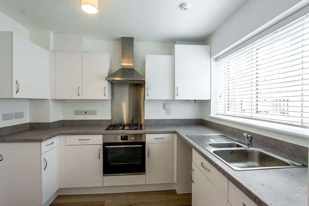 Property photo 3 of 12 Kitchen
