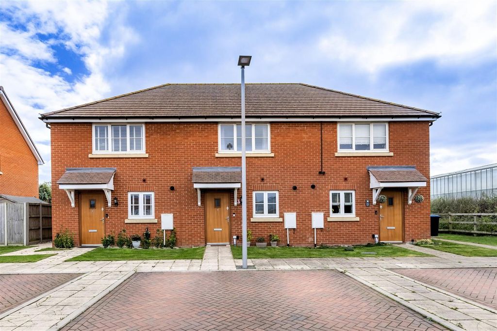 Property photo 1 of 24 9 Langland (17).Jpg