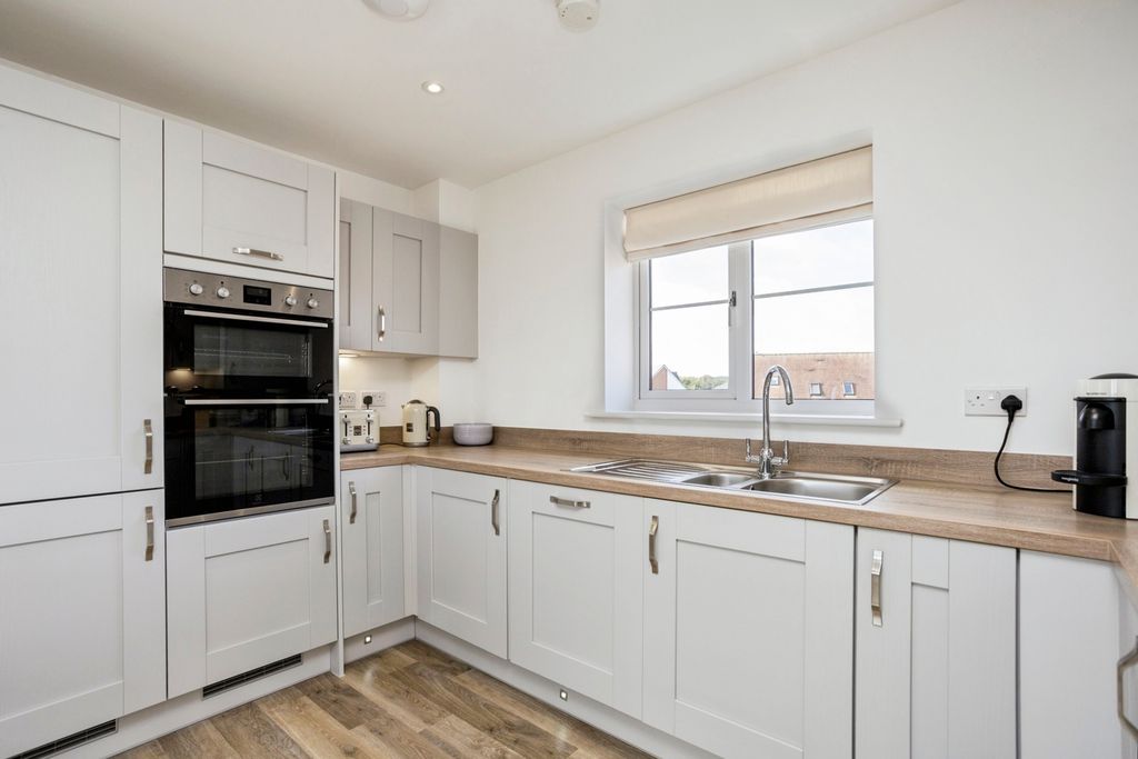 Property photo 2 of 17 Photo