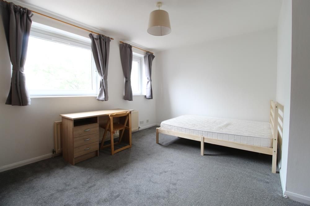 Property photo 2 of 6 Bedroom 1