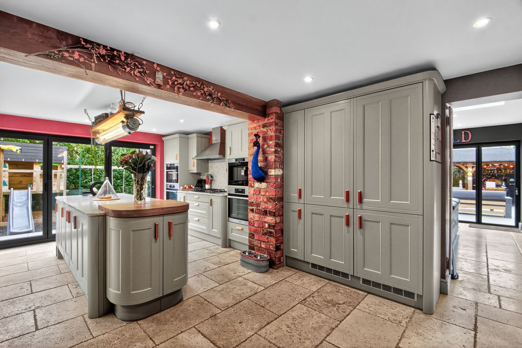 Property photo 3 of 21