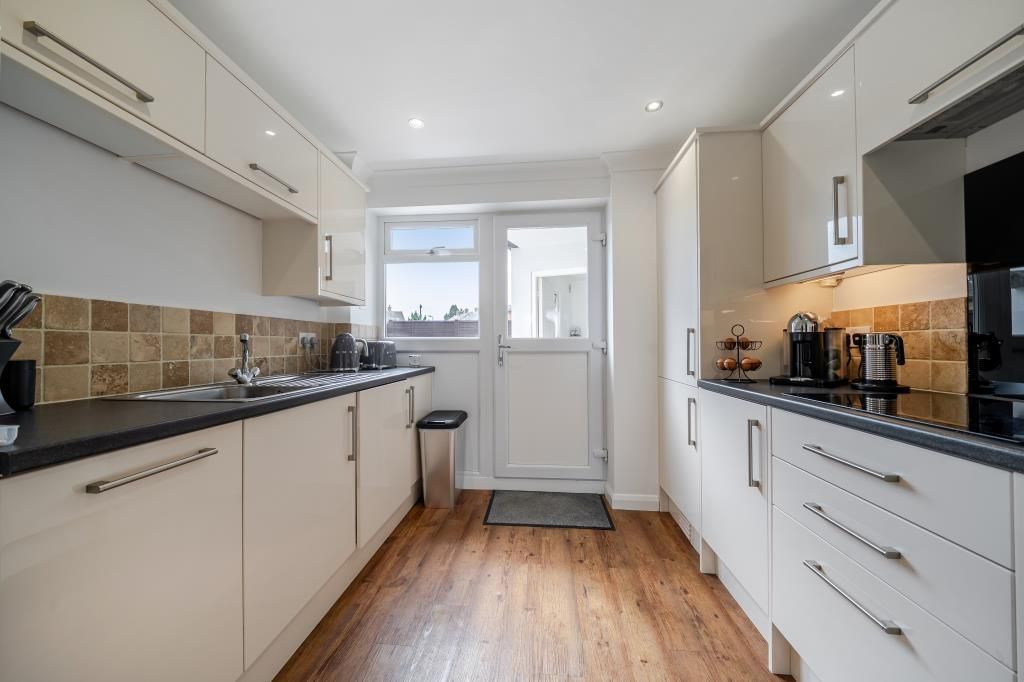 Property photo 2 of 19 Kitchen
