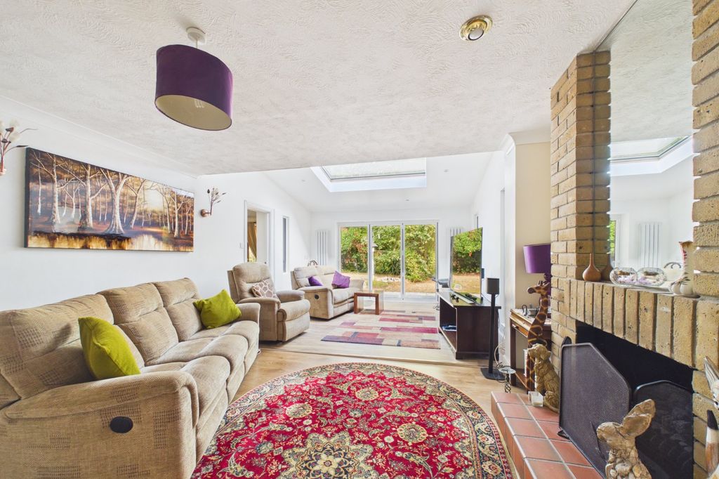 Property photo 2 of 18 Picture No. 37