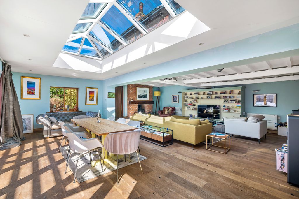 Property photo 2 of 35