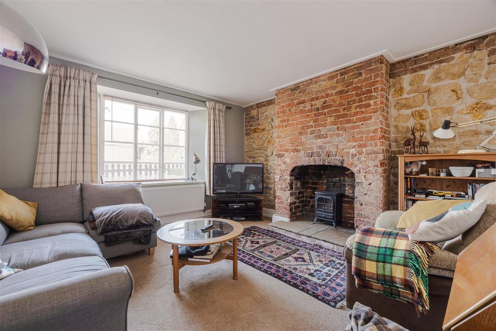 Property photo 2 of 14 Lounge