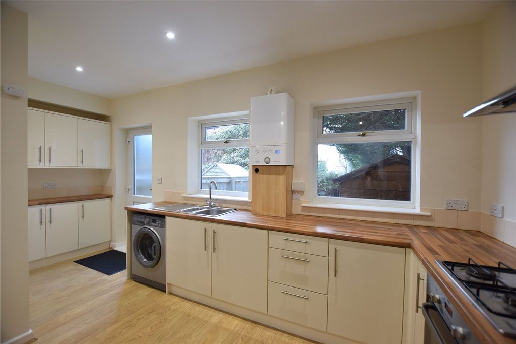 Property photo 2 of 8 Kitchen