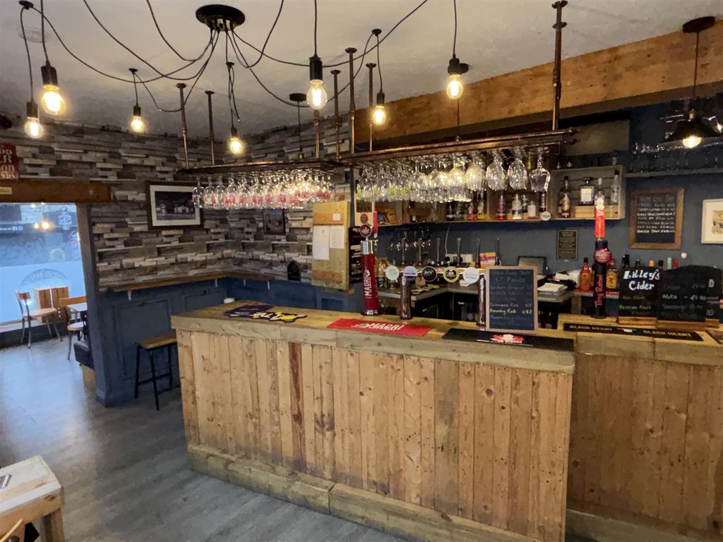 Property photo 1 of 7 Photo 0