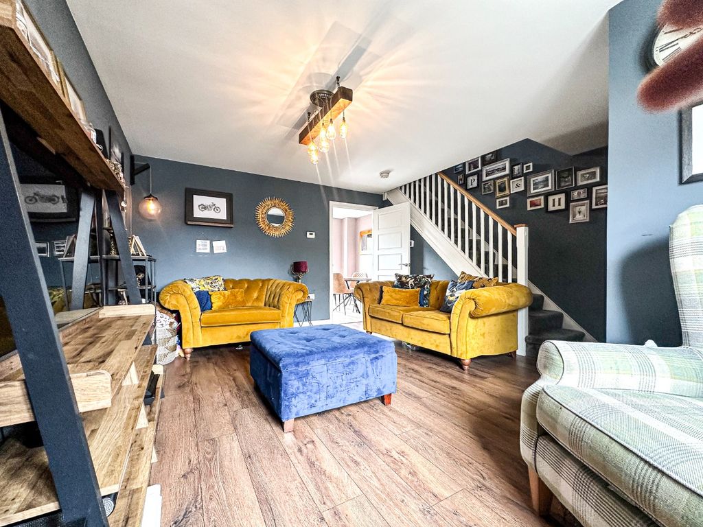 Property photo 2 of 13 5245492
