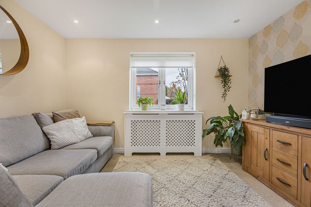 Property photo 2 of 28