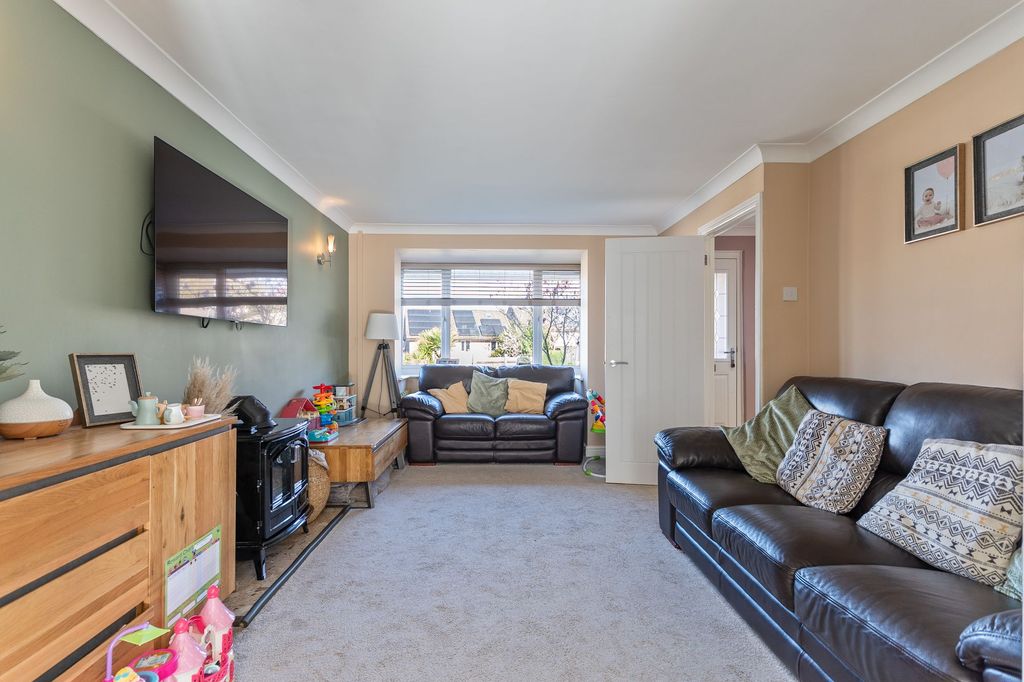 Property photo 3 of 35