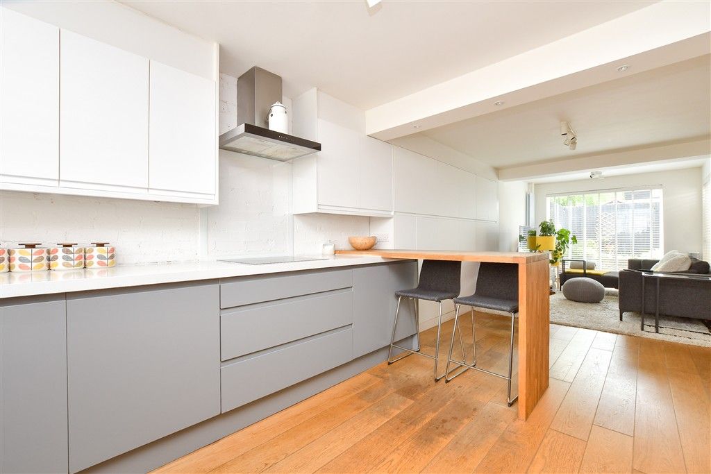 Property photo 3 of 14 Kitchen