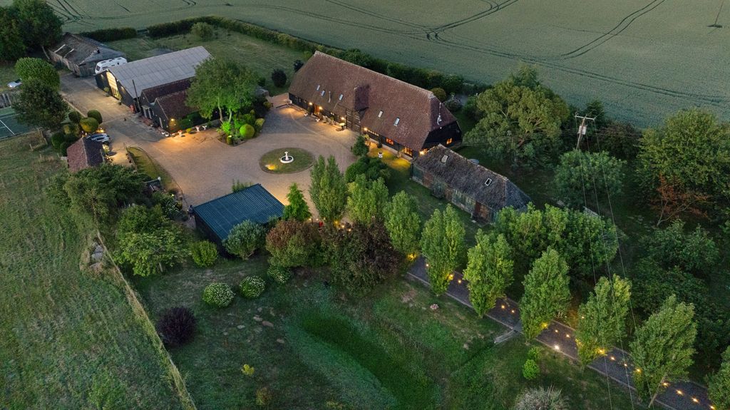 Property photo 2 of 31