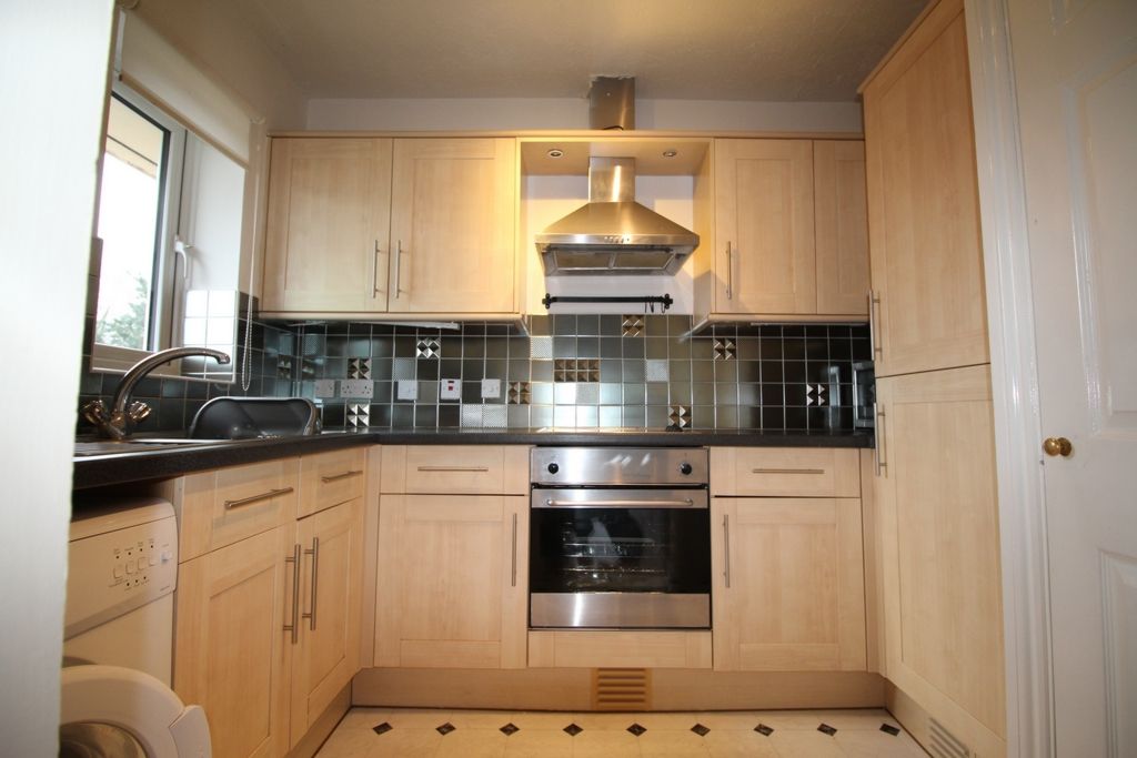 Property photo 2 of 6 Kitchen