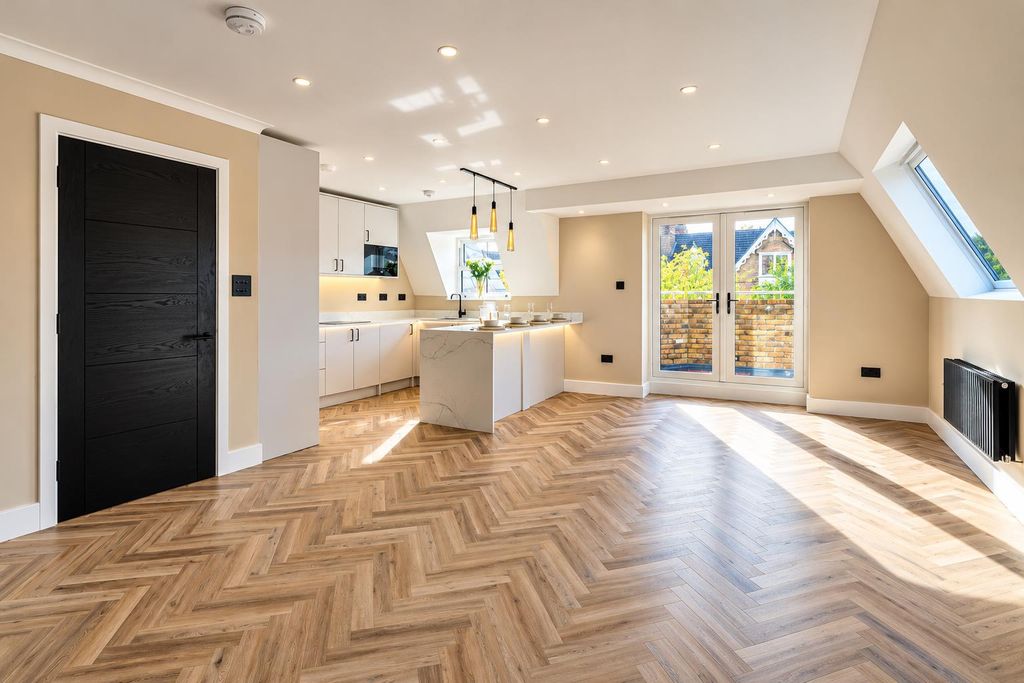 Property photo 3 of 12 A7408499-3.Jpg