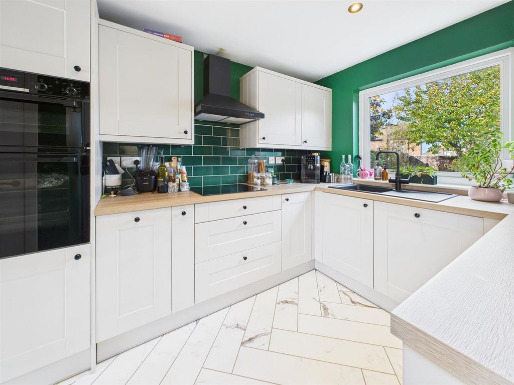 Property photo 2 of 23