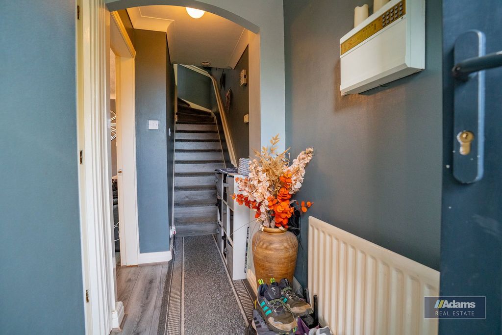 Property photo 2 of 31