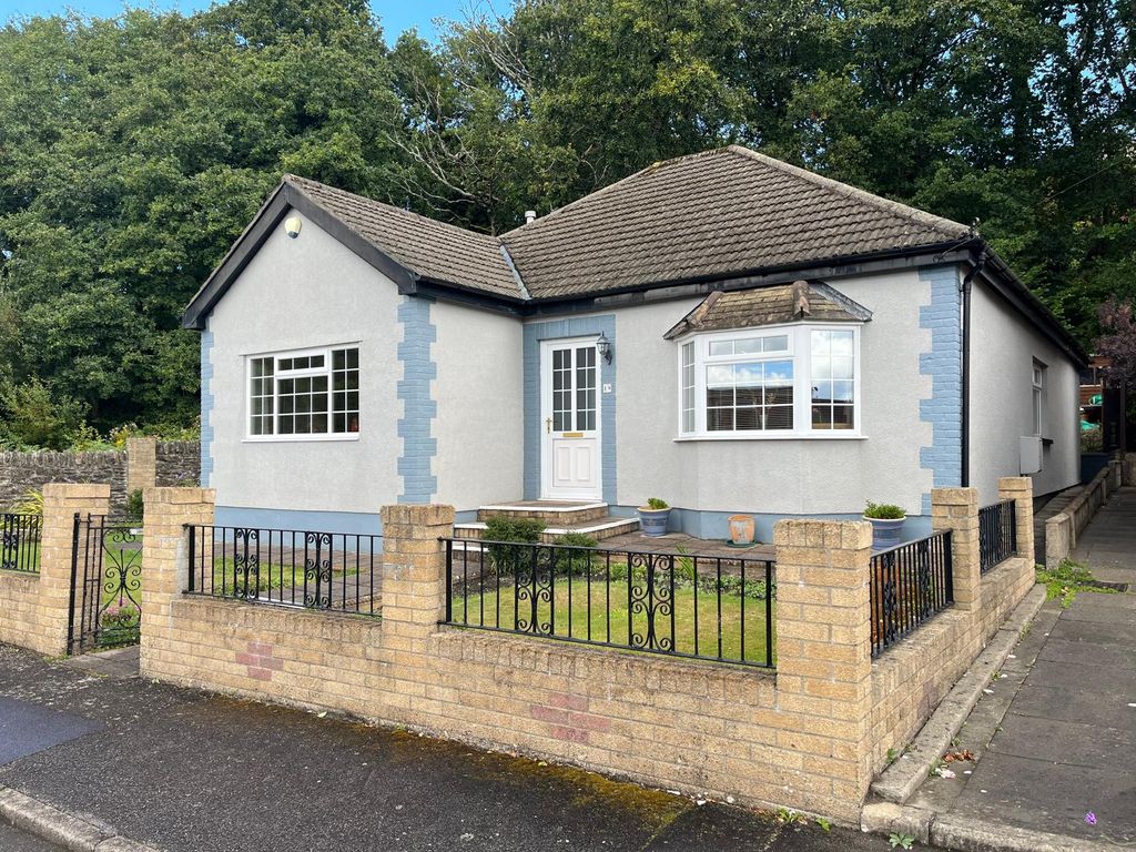 Property photo 2 of 27