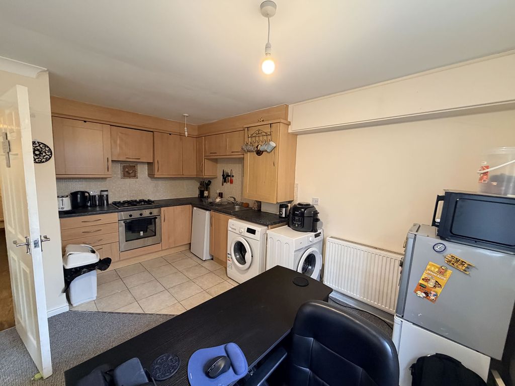 Property photo 3 of 11 Hampton3948585Image00003.Jpg