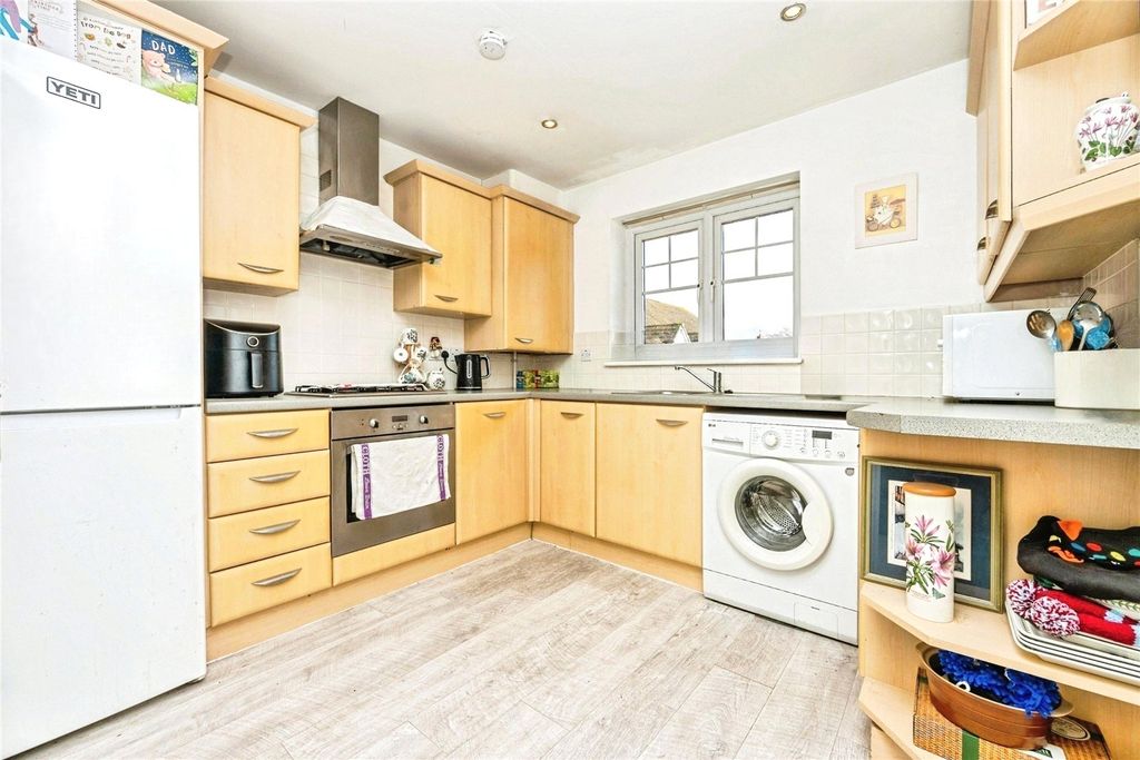 Property photo 3 of 16 Kitchen