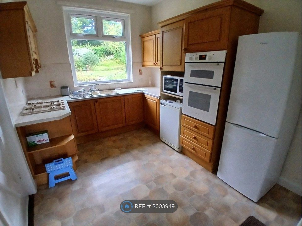 Property photo 2 of 11 Kitchen