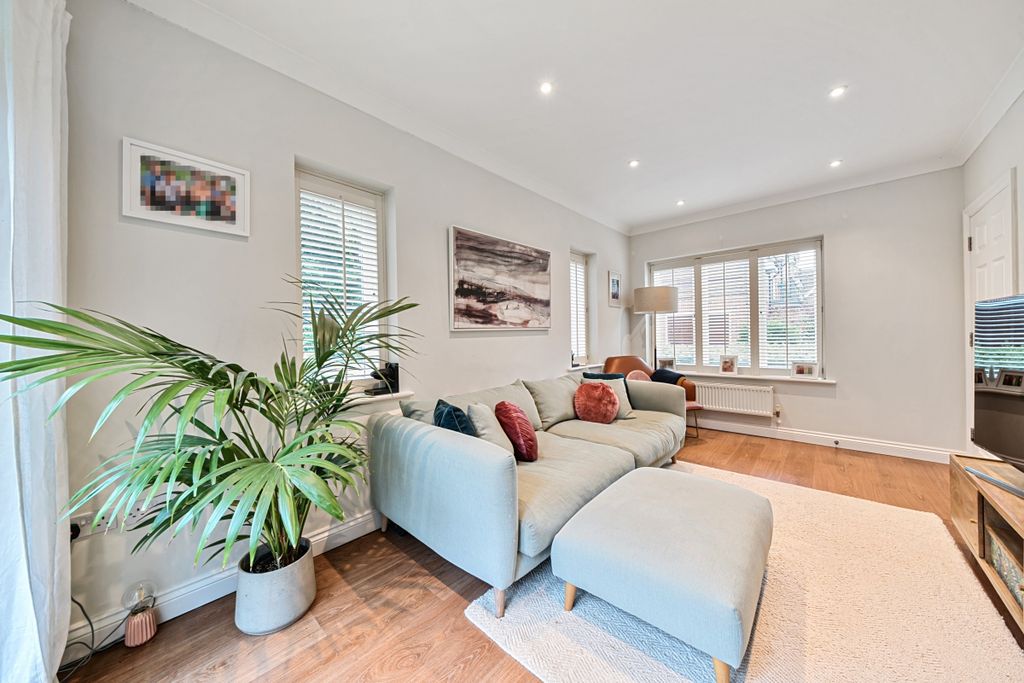 Property photo 2 of 13 Mulberry Way