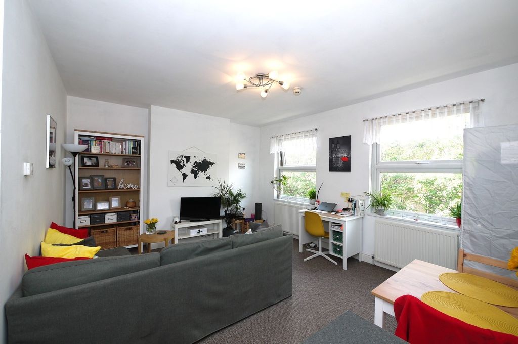 Property photo 2 of 7 843972