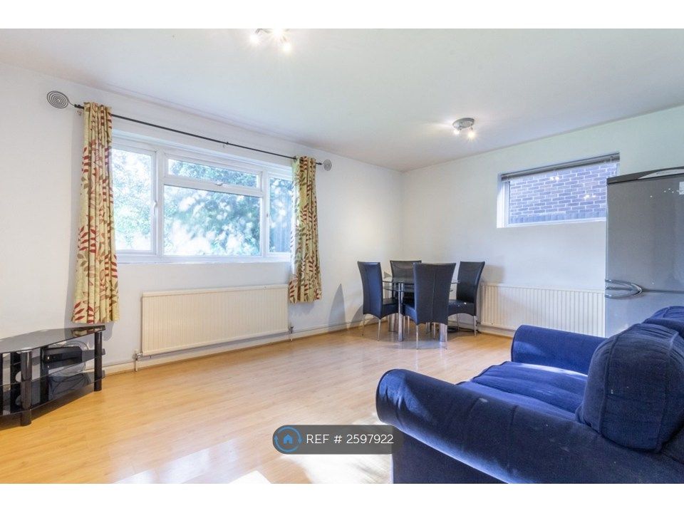 Property photo 2 of 16 Living Room
