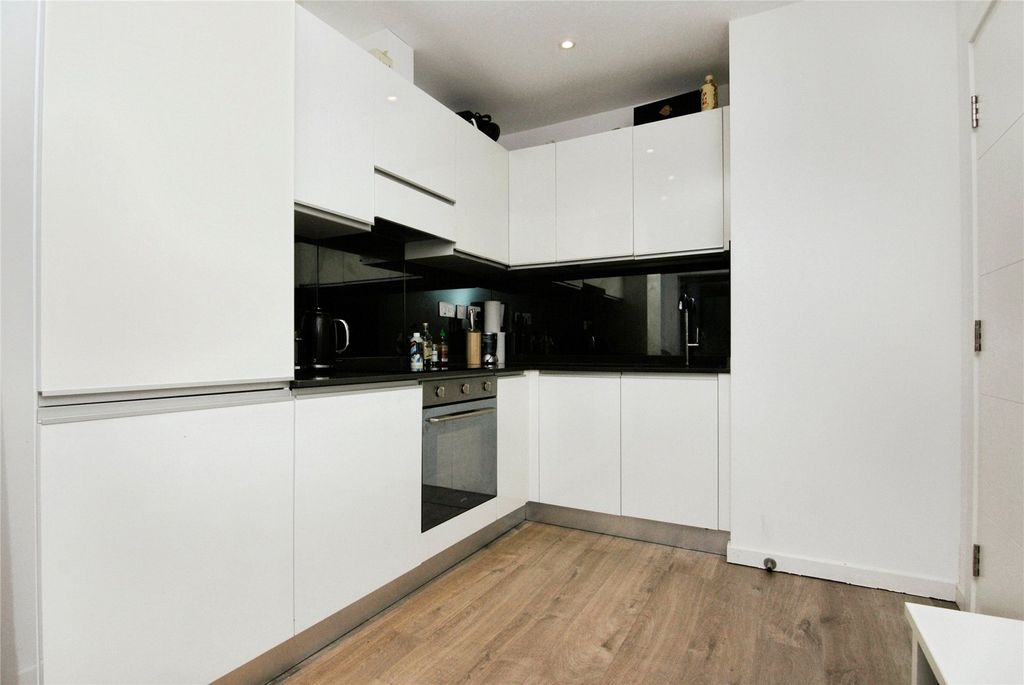 Property photo 2 of 17 Internal