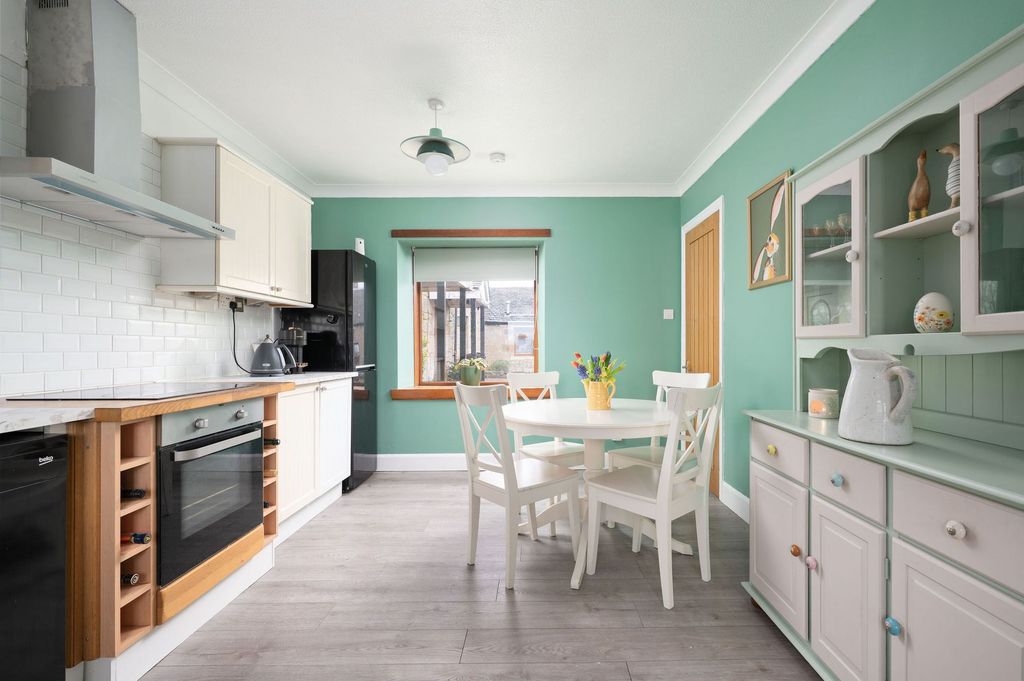 Property photo 3 of 31