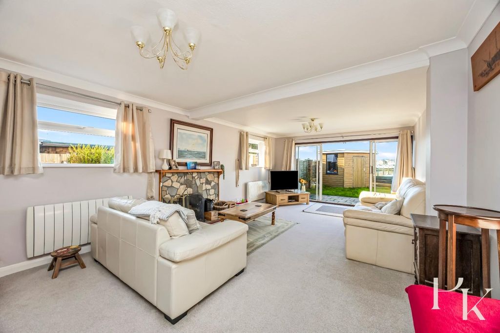 Property photo 3 of 18 Riverside Road,19-014.Jpg