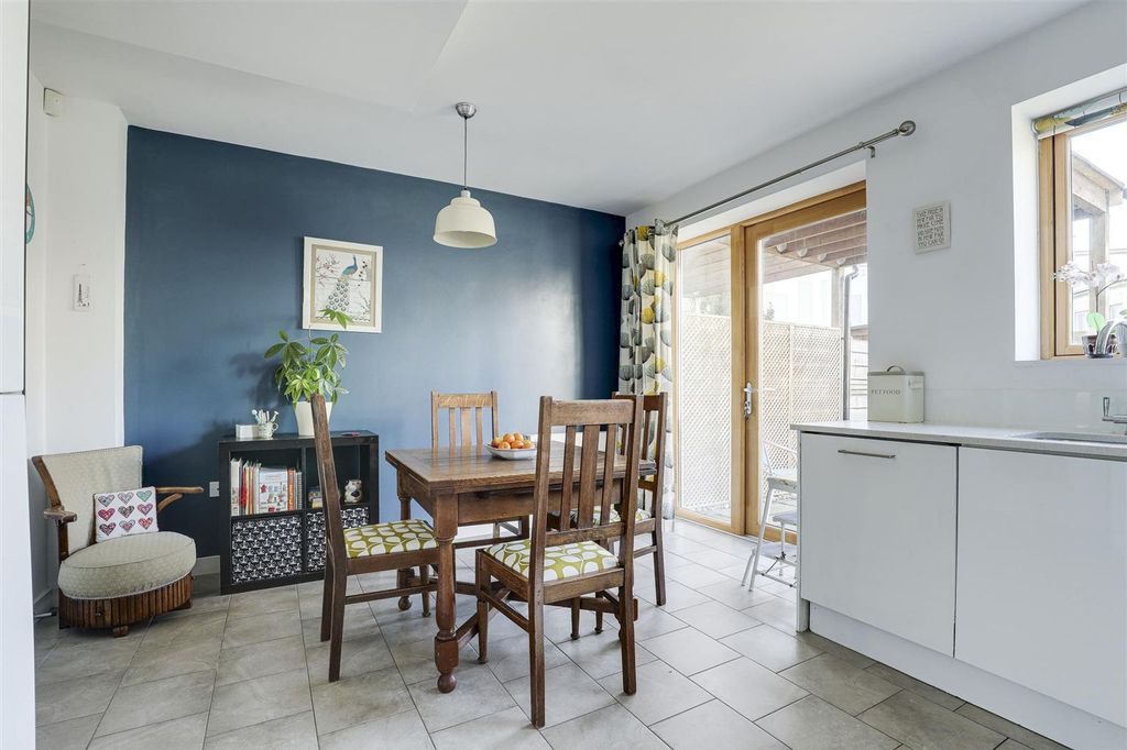 Property photo 2 of 23