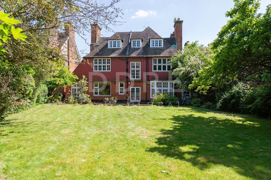 Property photo 2 of 22