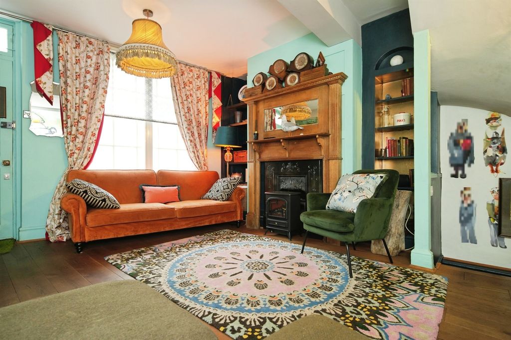 Property photo 2 of 21