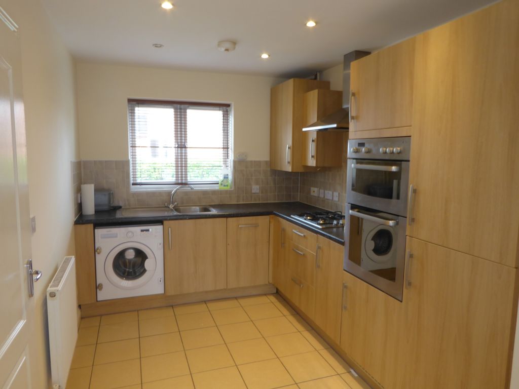Property photo 3 of 13 Kitchen