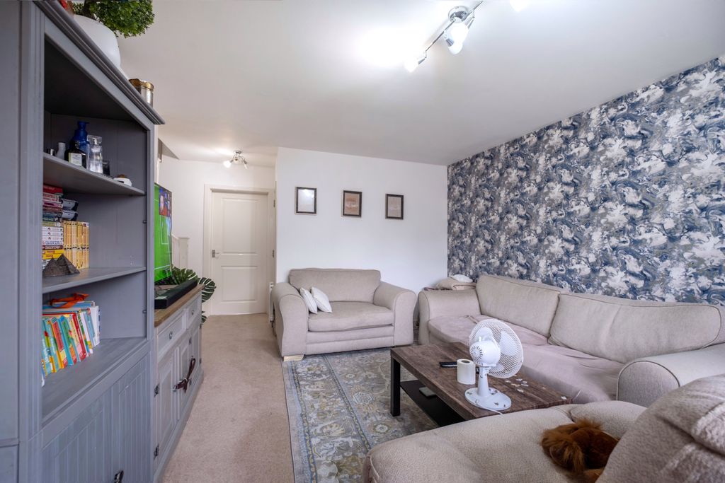 Property photo 3 of 34