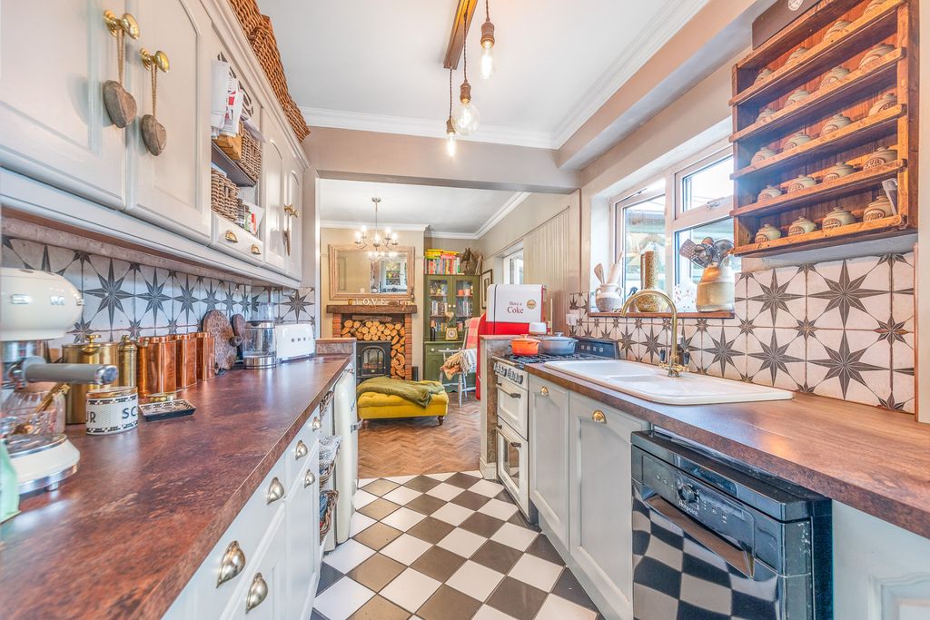 Property photo 3 of 27