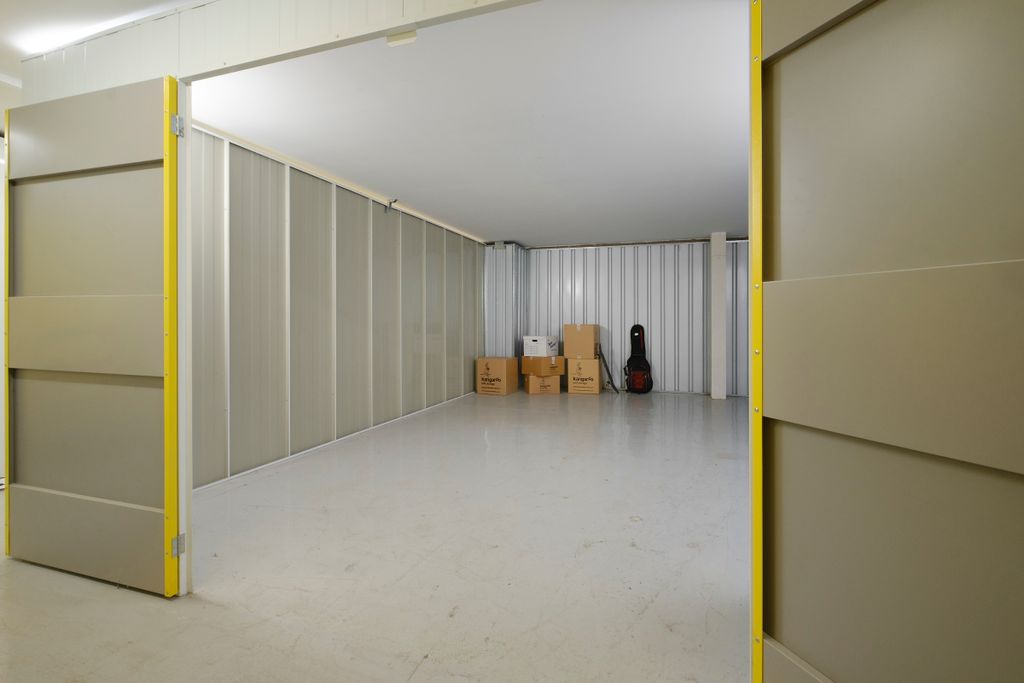 Property photo 2 of 7 300 Sqft Unit